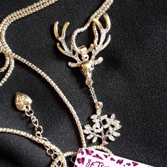 CRYSTAL REINDEER NECKLACE - Picture 4 of 5